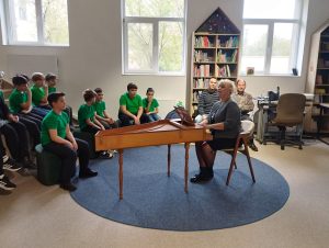 Andrejszki Judit közös éneklésre is biztatta a diákokat