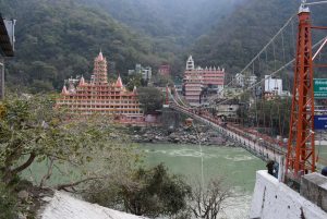 Rishikesh híres függőhídja, a Lakshman Jhula